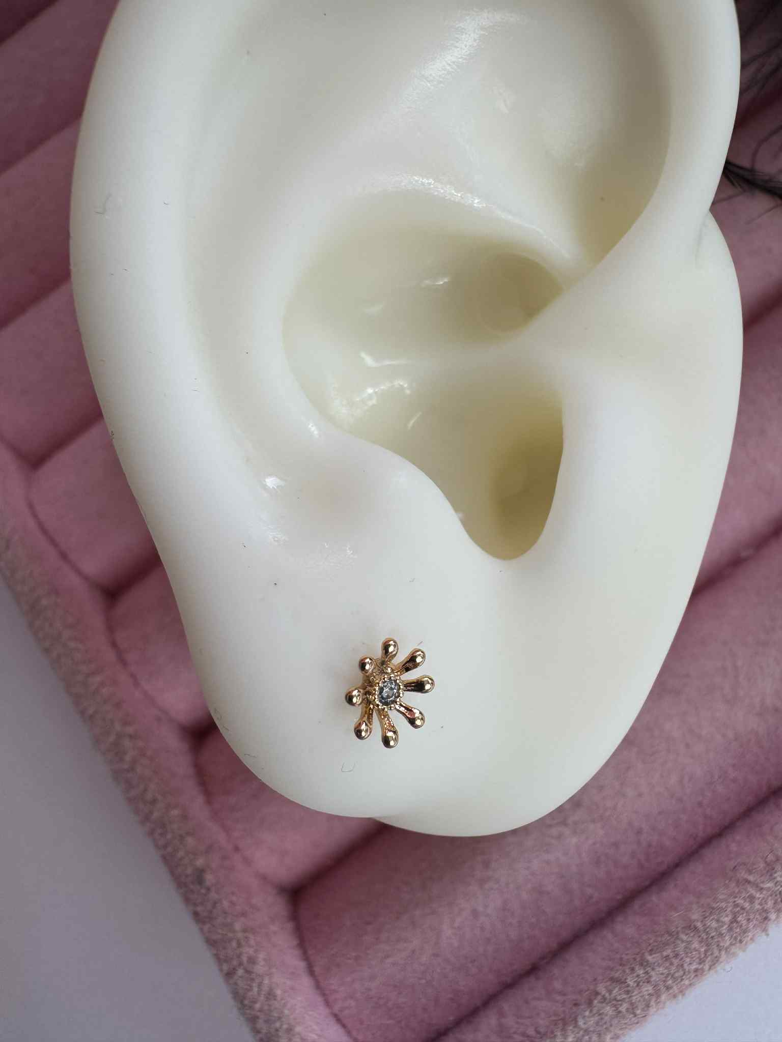 Kolczyki sztyft kwiat platerowane złotem 18k ze stali szlachetnej k905 - obrazek 5