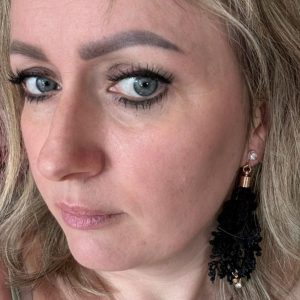 Klipsy czarne na uszy haftowane c66 – eleganckie bez dziurki
