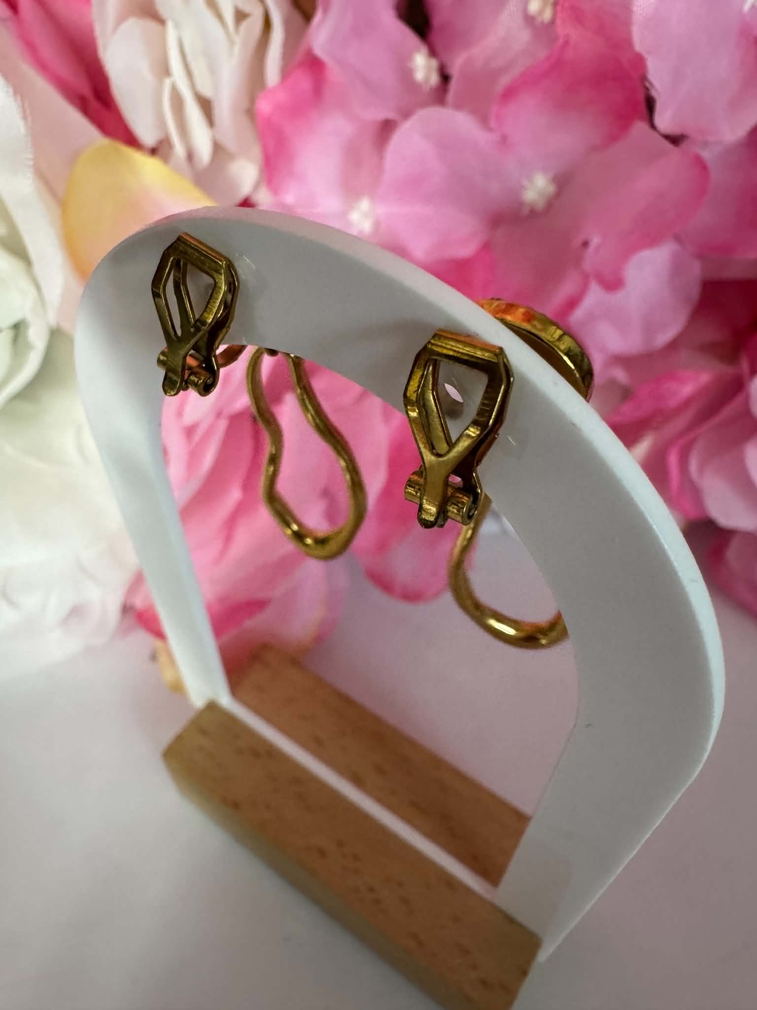 Klipsy ze stali nierdzewnej - złote, wiszące bez dziurek c68 - obrazek 5